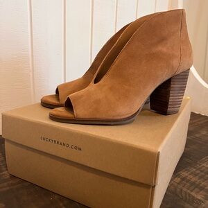 Lucky Brand Women's Brown Peep Toe Block Heels